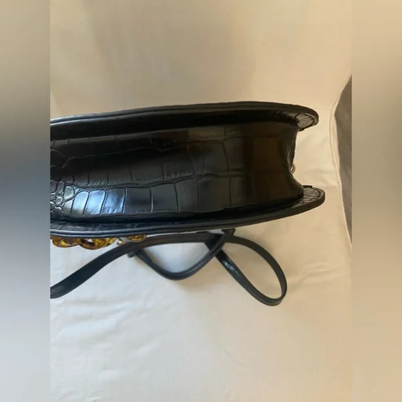 Madison West, NWOT Black Faux Croc Round Crossbody Purse Acrylic Tortoise Chain - Picture 4 of 12